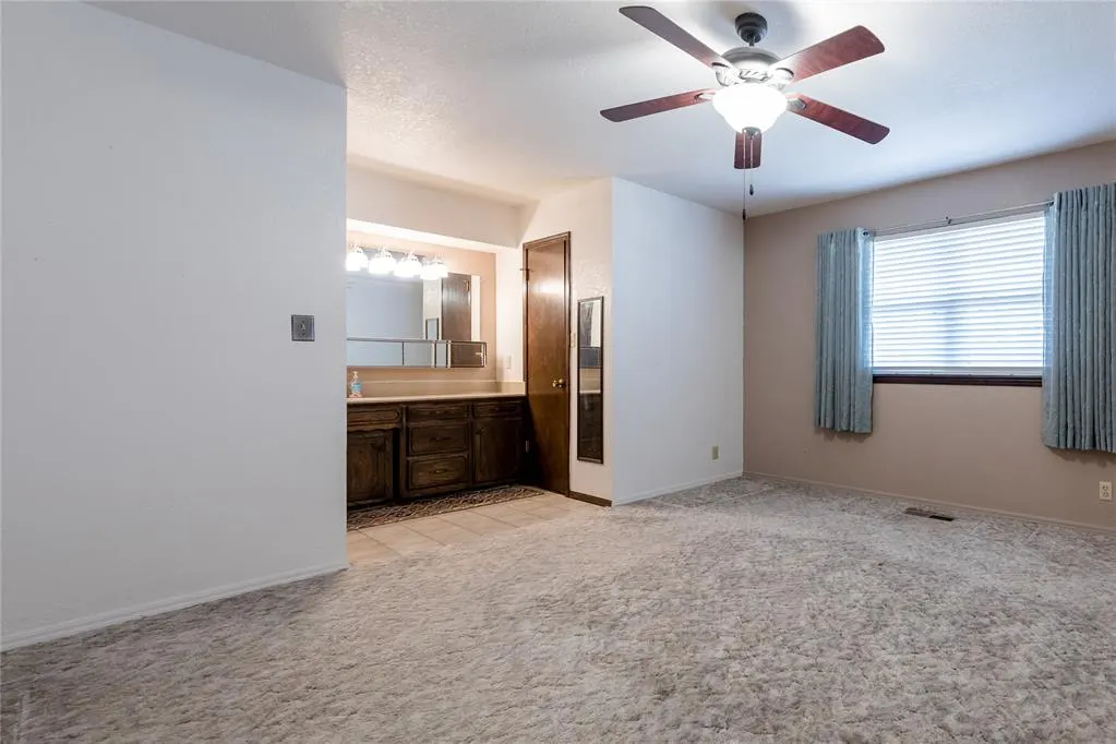 Photo 13 — 119 Mockingbird Lane, Elk City, OK 73644