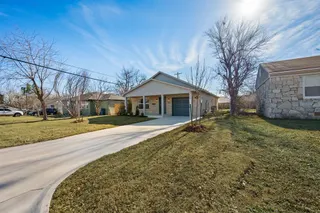 Sold home at 524 E Grumann Street