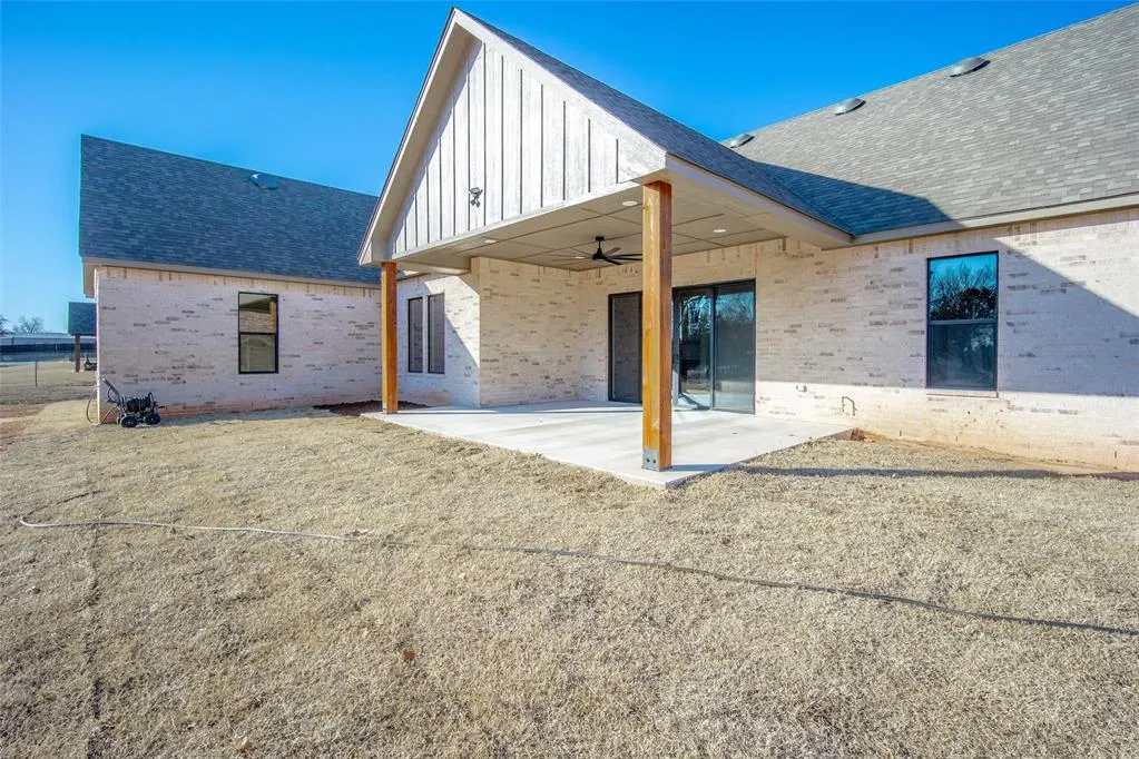 Photo 21 — 160 Meadow Lark Lane, Blanchard, OK 73010