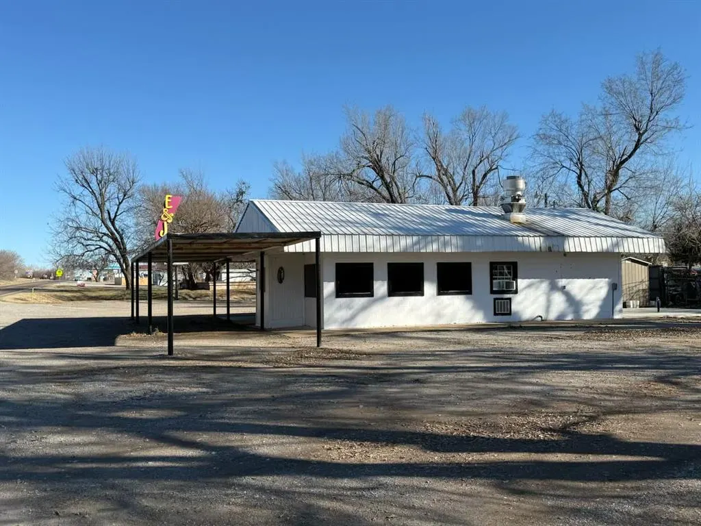 Front exterior — 416 E Apache Trail Road, Apache, OK 73006