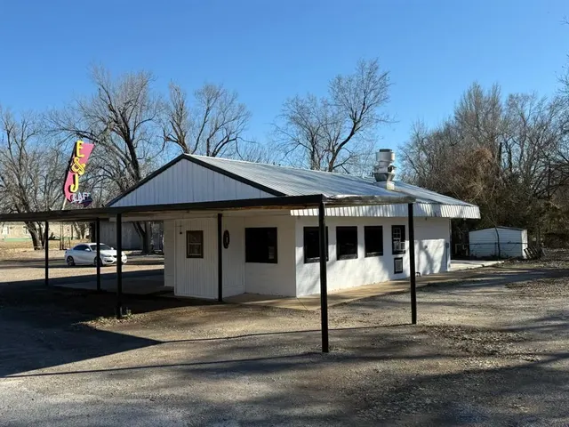 Photo 3 — 416 E Apache Trail Road, Apache, OK 73006