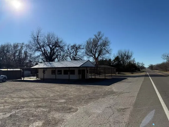 Photo 5 — 416 E Apache Trail Road, Apache, OK 73006