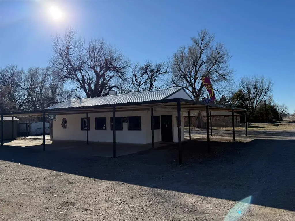 Photo 6 — 416 E Apache Trail Road, Apache, OK 73006