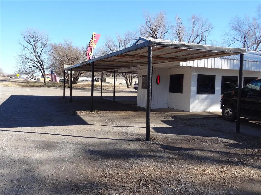 Photo 11 — 416 E Apache Trail Road, Apache, OK 73006