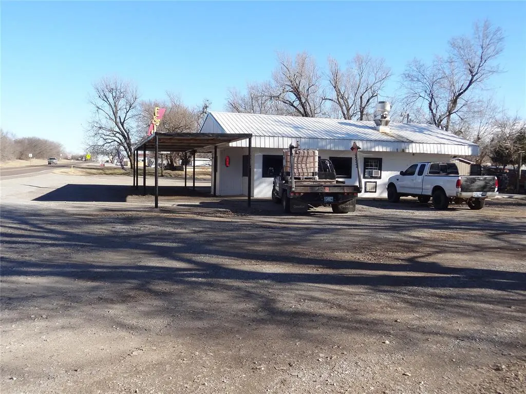 Photo 12 — 416 E Apache Trail Road, Apache, OK 73006
