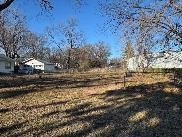 Photo 4 — 1016 E 10th Street, Shawnee, OK 74801