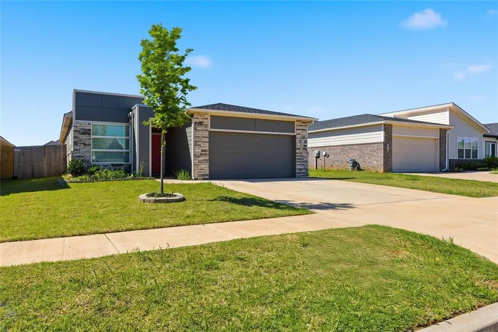 Photo 2 — 8108 NW 153rd Street, Edmond, OK 73013
