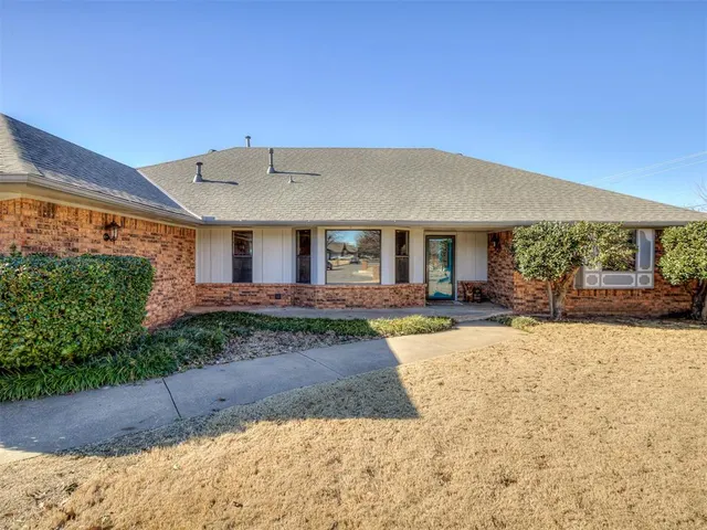 Photo 2 — 12121 Sierra Road, Oklahoma City, OK 73162
