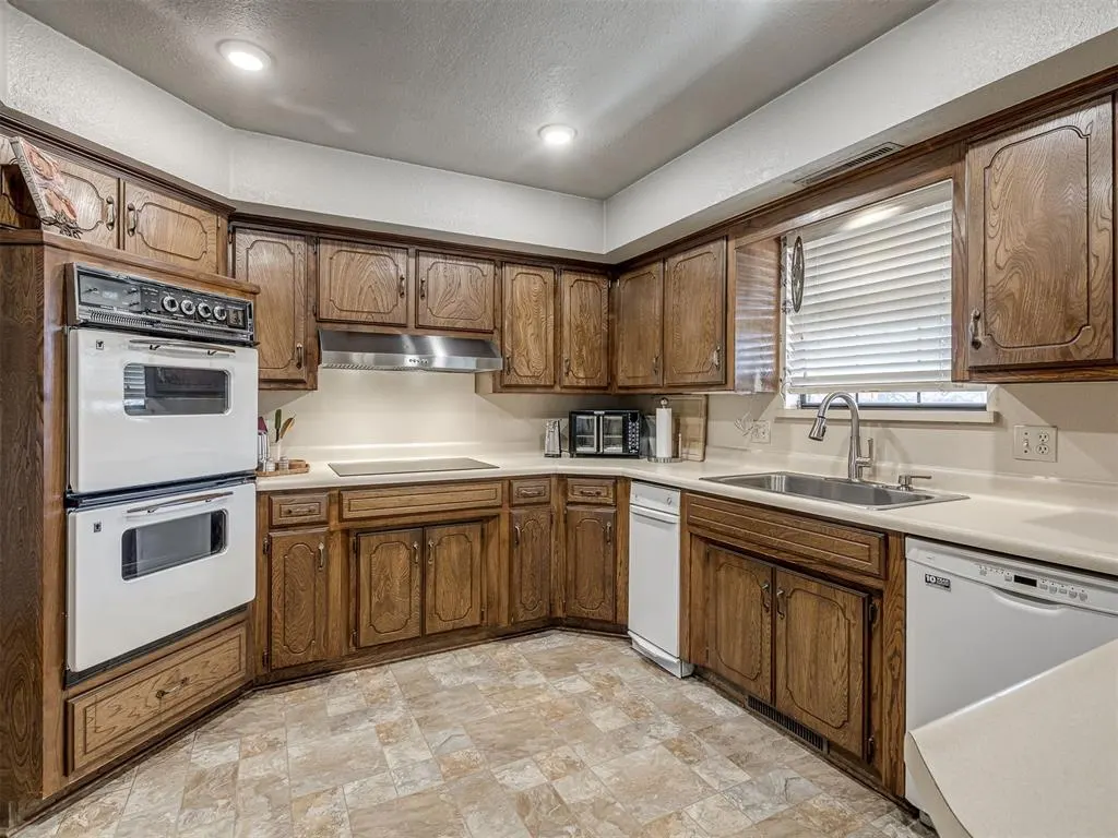 Photo 11 — 12121 Sierra Road, Oklahoma City, OK 73162