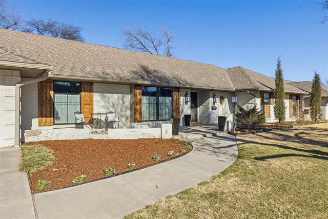 Photo 4 — 3009 Regency Court, Oklahoma City, OK 73120