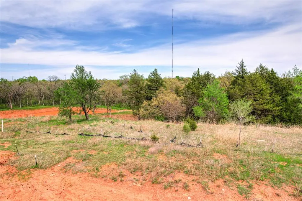 Photo 2 — 8250 Wilshire Park East Drive, Oklahoma City, OK 73111
