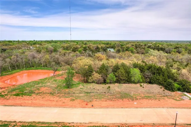 Photo 4 — 8250 Wilshire Park East Drive, Oklahoma City, OK 73111