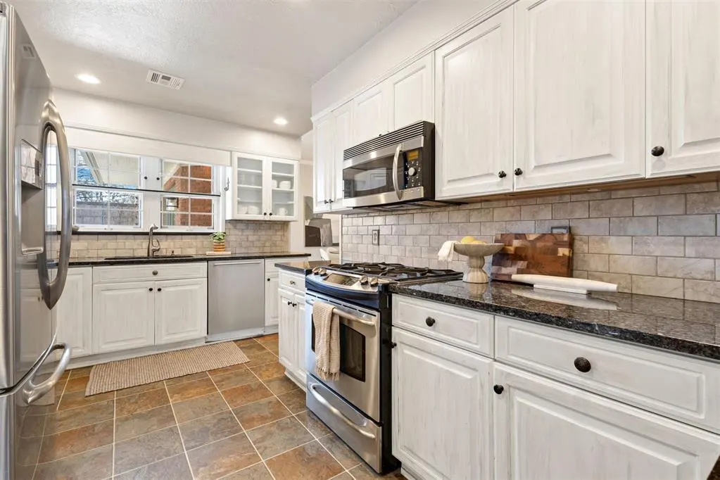 Photo 8 — 2300 Belleview Terrace, Oklahoma City, OK 73112