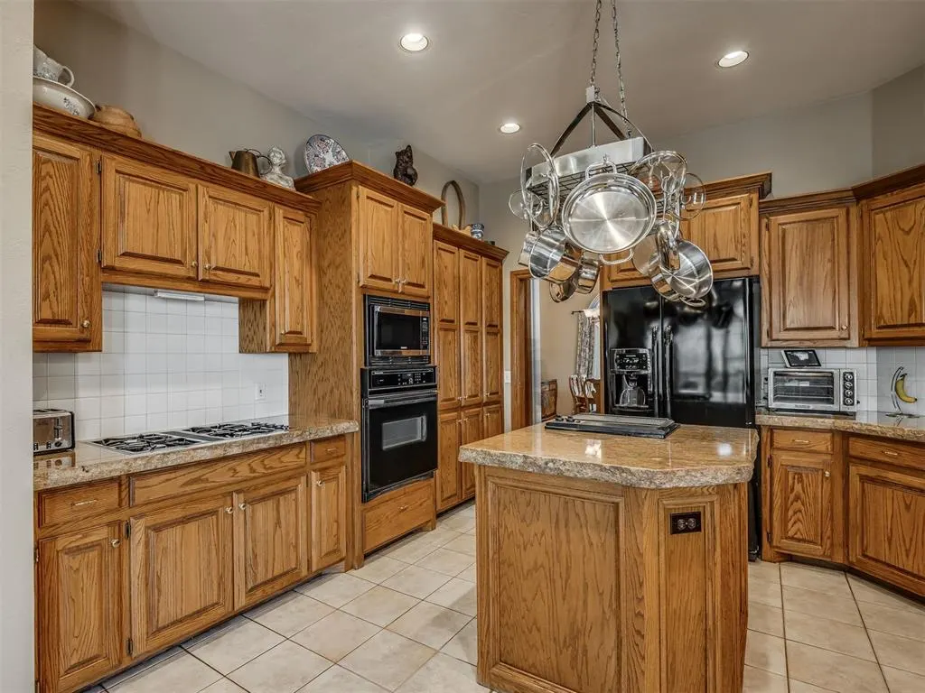 Photo 17 — 3901 Wildmeadow Court, Edmond, OK 73003
