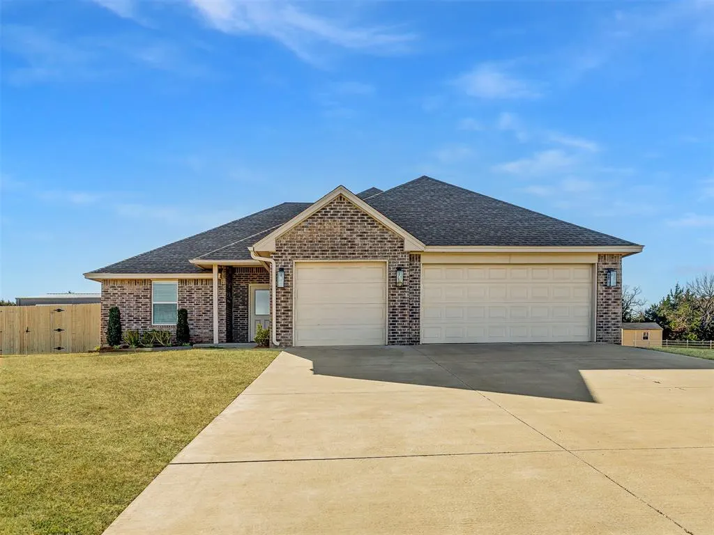 Front exterior — 9757 Country Side Lane, Guthrie, OK 73044