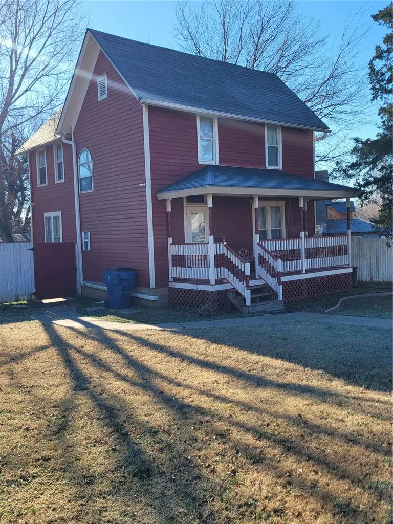 Front exterior — 402 S 2nd Street, Guthrie, OK 73044