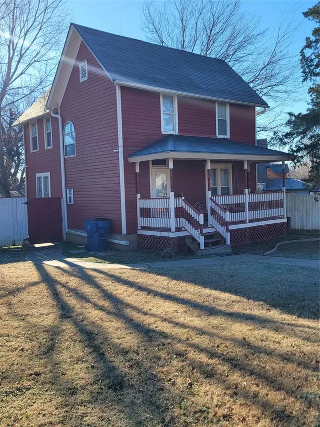 Front exterior — 402 S 2nd Street, Guthrie, OK 73044
