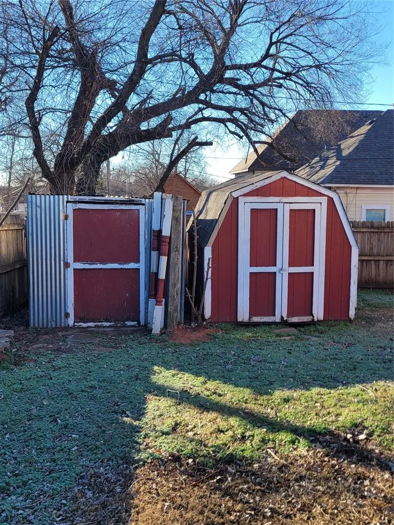 Photo 5 — 402 S 2nd Street, Guthrie, OK 73044