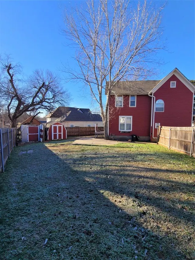 Photo 6 — 402 S 2nd Street, Guthrie, OK 73044