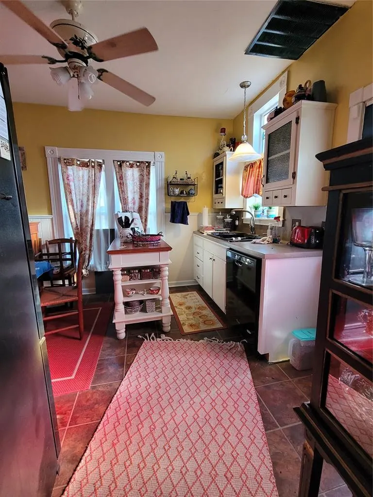 Photo 11 — 402 S 2nd Street, Guthrie, OK 73044