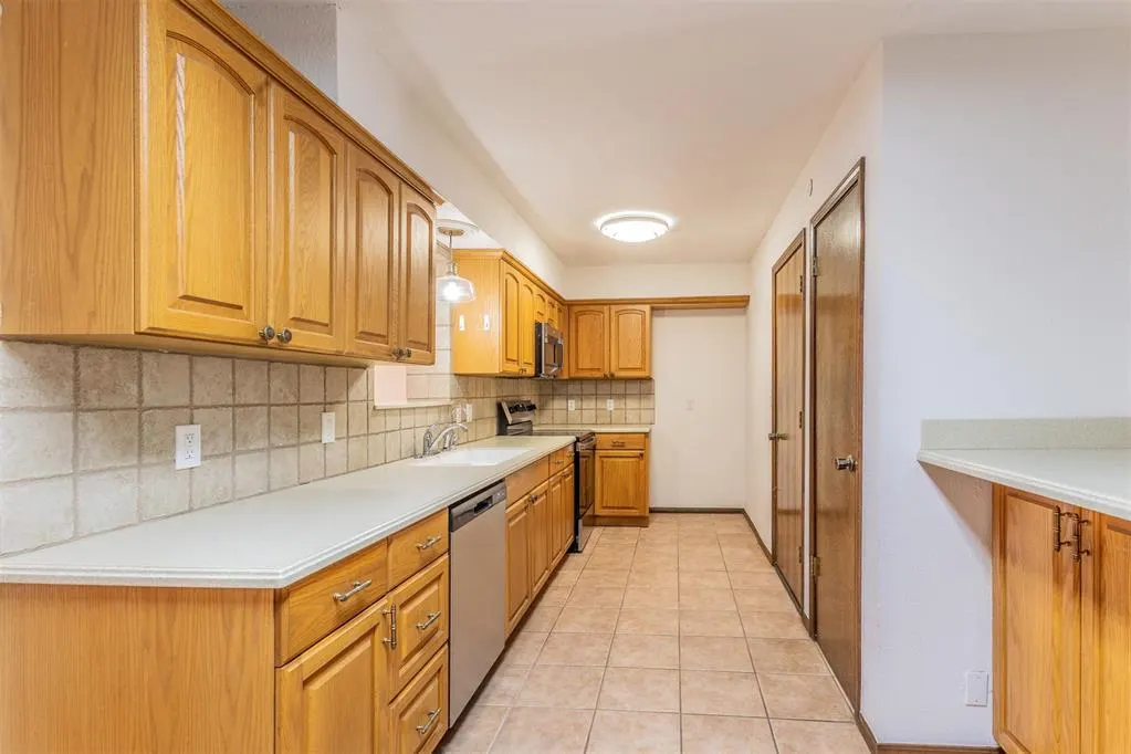 Photo 7 — 9125 E Tecumseh Road, Norman, OK 73026
