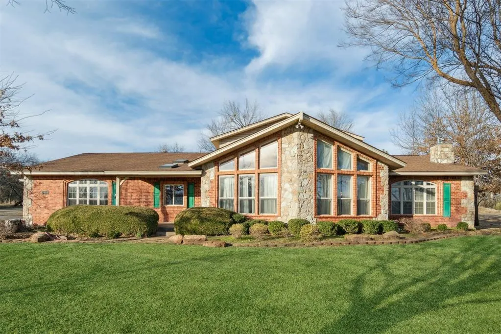 Photo 3 — 2909 N Santa Fe Avenue, Edmond, OK 73003