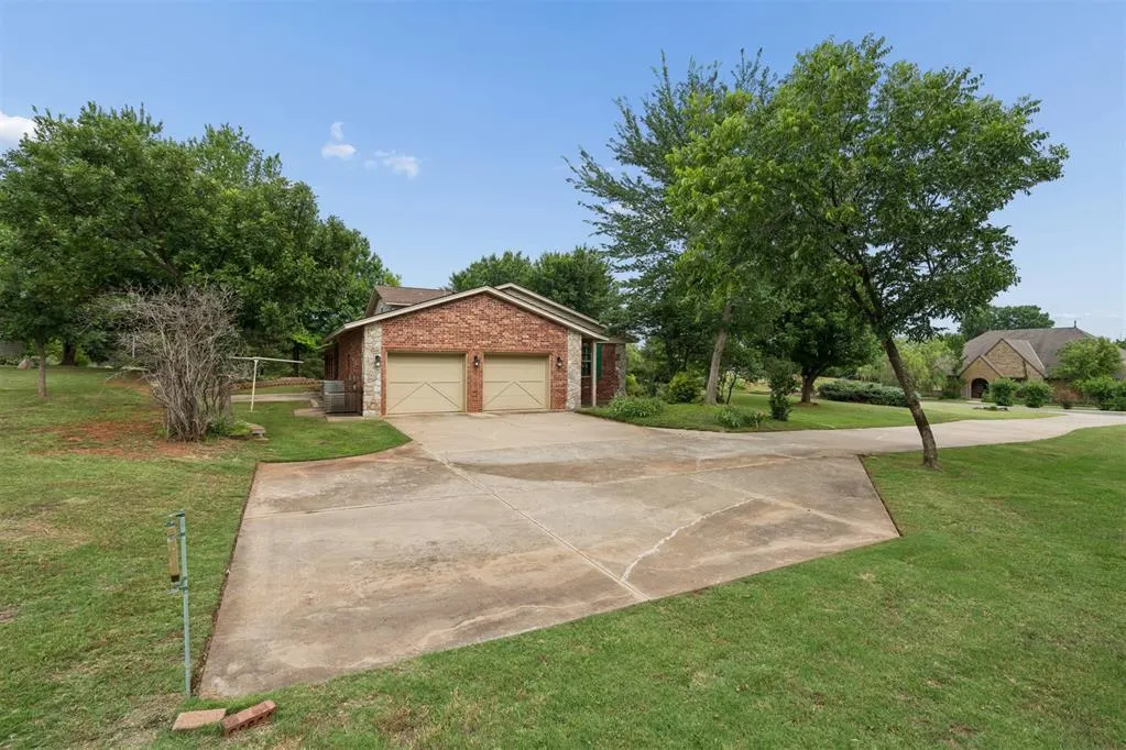 Photo 36 — 2909 N Santa Fe Avenue, Edmond, OK 73003