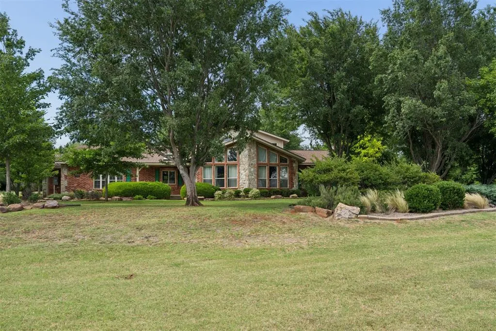Front exterior — 2909 N Santa Fe Avenue, Edmond, OK 73003