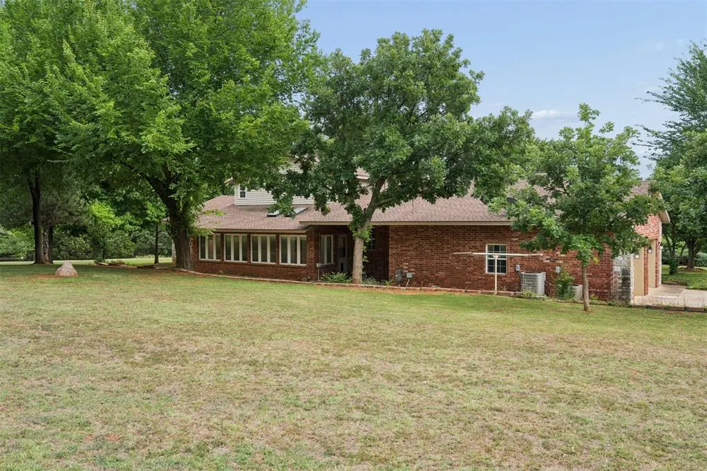 Photo 37 — 2909 N Santa Fe Avenue, Edmond, OK 73003