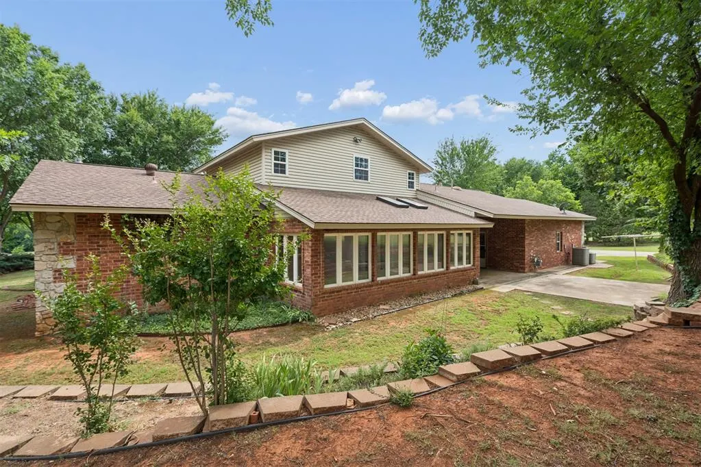 Photo 39 — 2909 N Santa Fe Avenue, Edmond, OK 73003