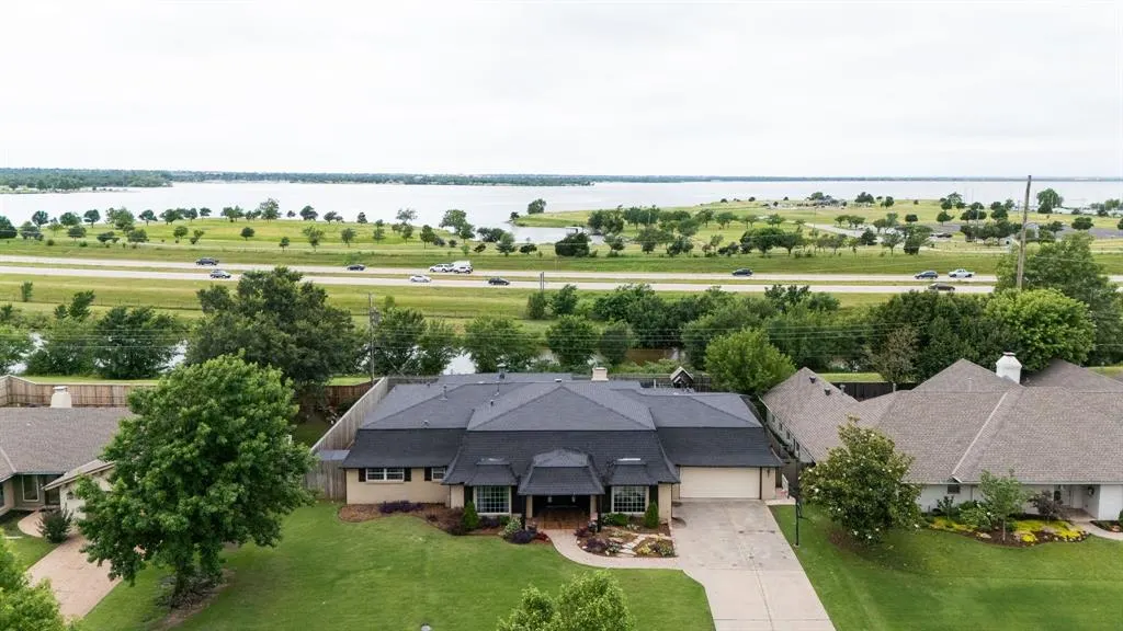 Front exterior — 8625 Lakehurst Drive, Oklahoma City, OK 73120