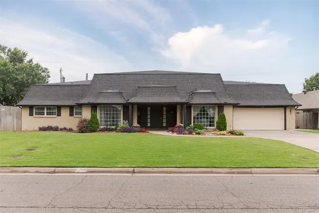 Photo 2 — 8625 Lakehurst Drive, Oklahoma City, OK 73120