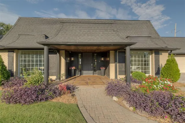 Photo 3 — 8625 Lakehurst Drive, Oklahoma City, OK 73120