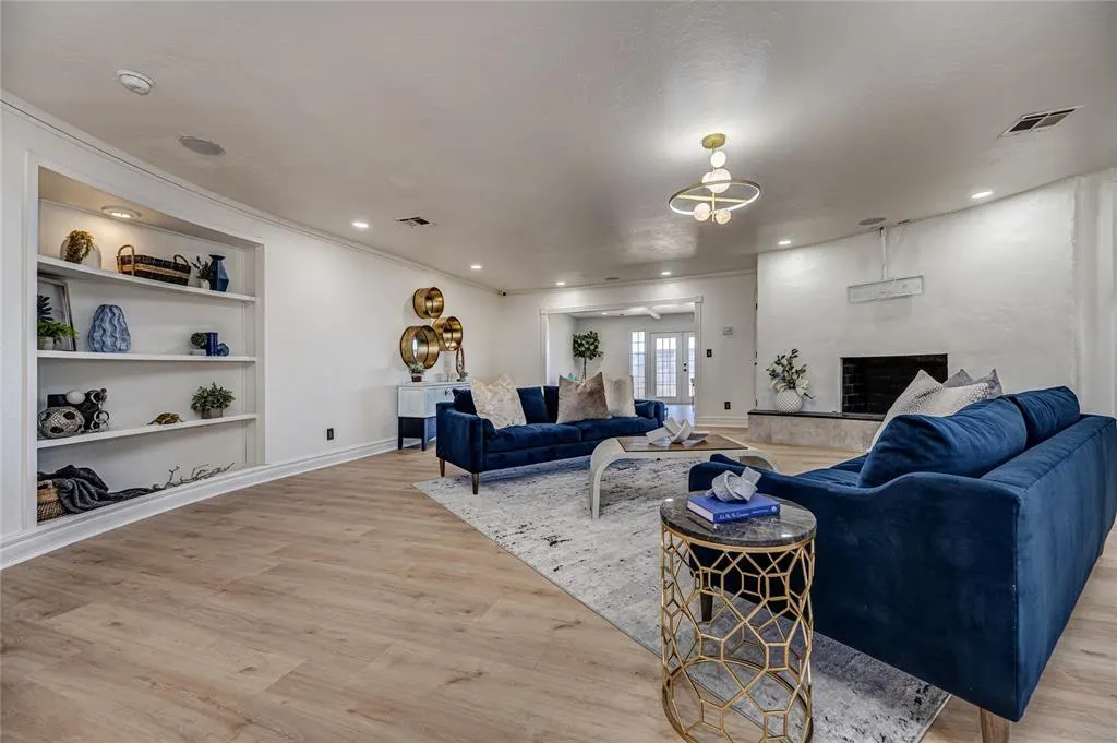 Photo 8 — 8625 Lakehurst Drive, Oklahoma City, OK 73120