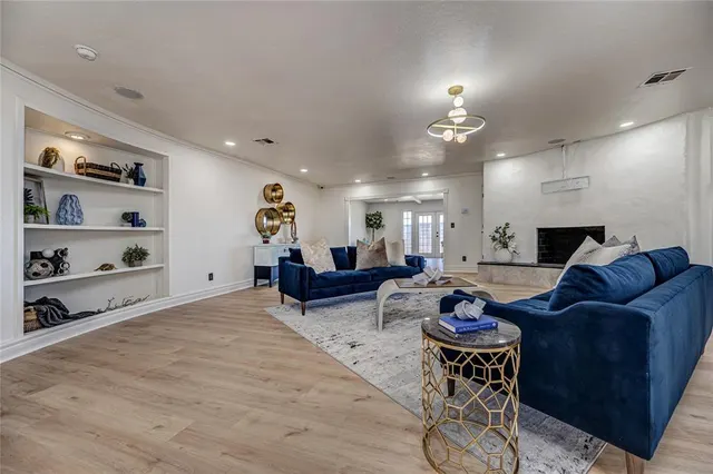 Photo 8 — 8625 Lakehurst Drive, Oklahoma City, OK 73120