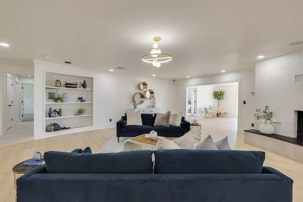 Photo 10 — 8625 Lakehurst Drive, Oklahoma City, OK 73120
