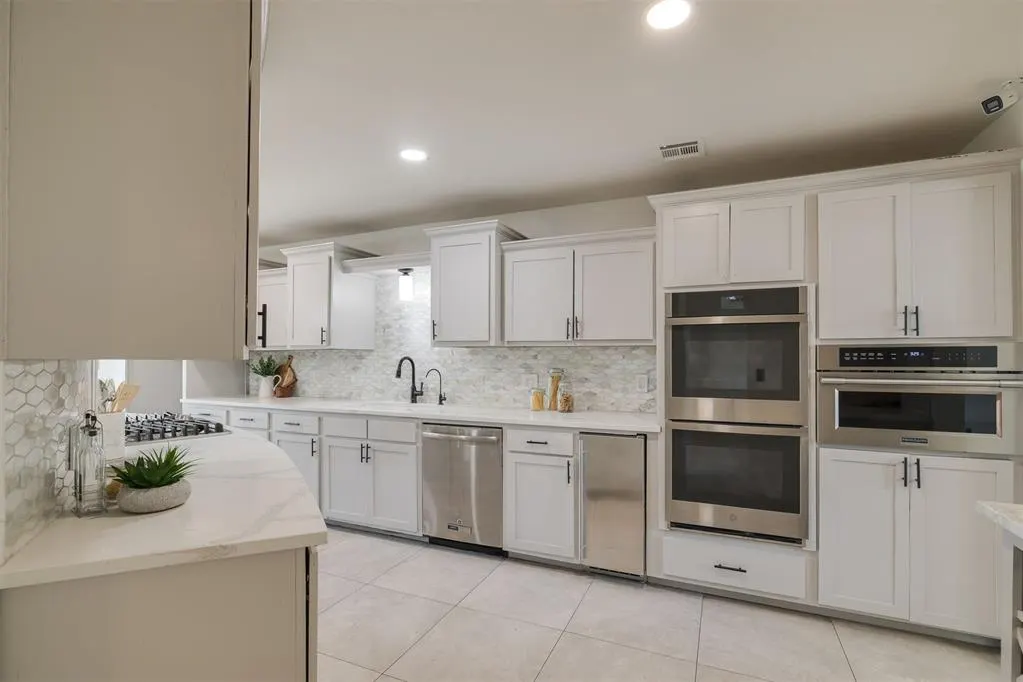 Photo 16 — 8625 Lakehurst Drive, Oklahoma City, OK 73120