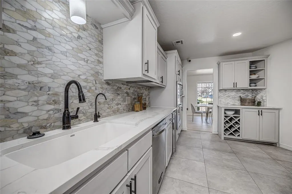 Photo 18 — 8625 Lakehurst Drive, Oklahoma City, OK 73120