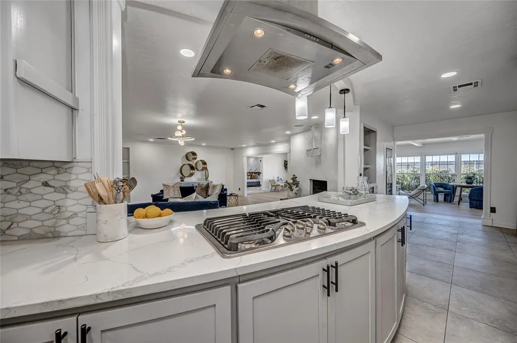 Photo 21 — 8625 Lakehurst Drive, Oklahoma City, OK 73120