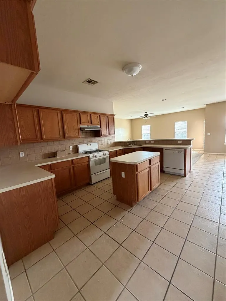 Photo 3 — 6920 Freedom Avenue, Oklahoma City, OK 73135