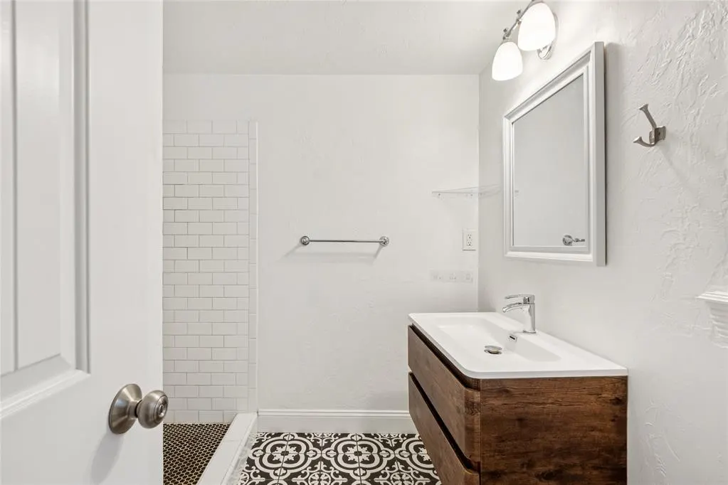Photo 15 — 817 NE 61 Street, Oklahoma City, OK 73105
