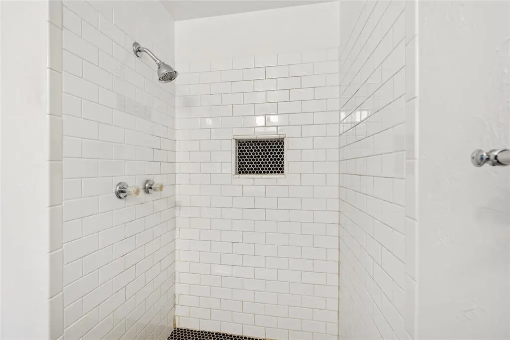 Photo 16 — 817 NE 61 Street, Oklahoma City, OK 73105