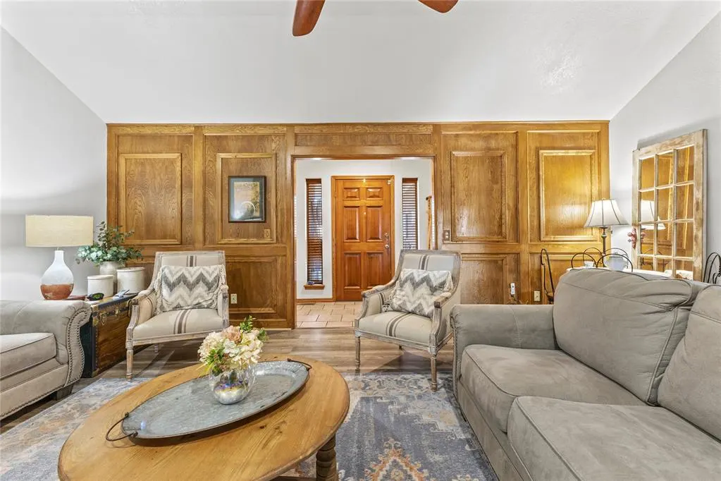 Photo 3 — 140 Dolomite Drive, Clinton, OK 73601