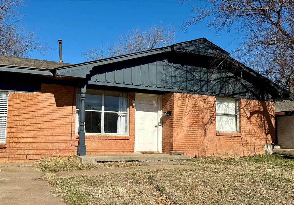 Photo 2 — 329 NW 84th Street, Oklahoma City, OK 73114
