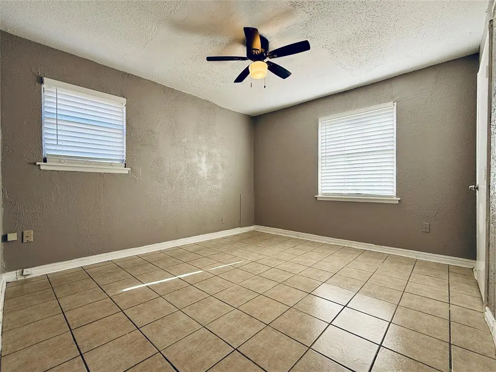 Photo 10 — 329 NW 84th Street, Oklahoma City, OK 73114