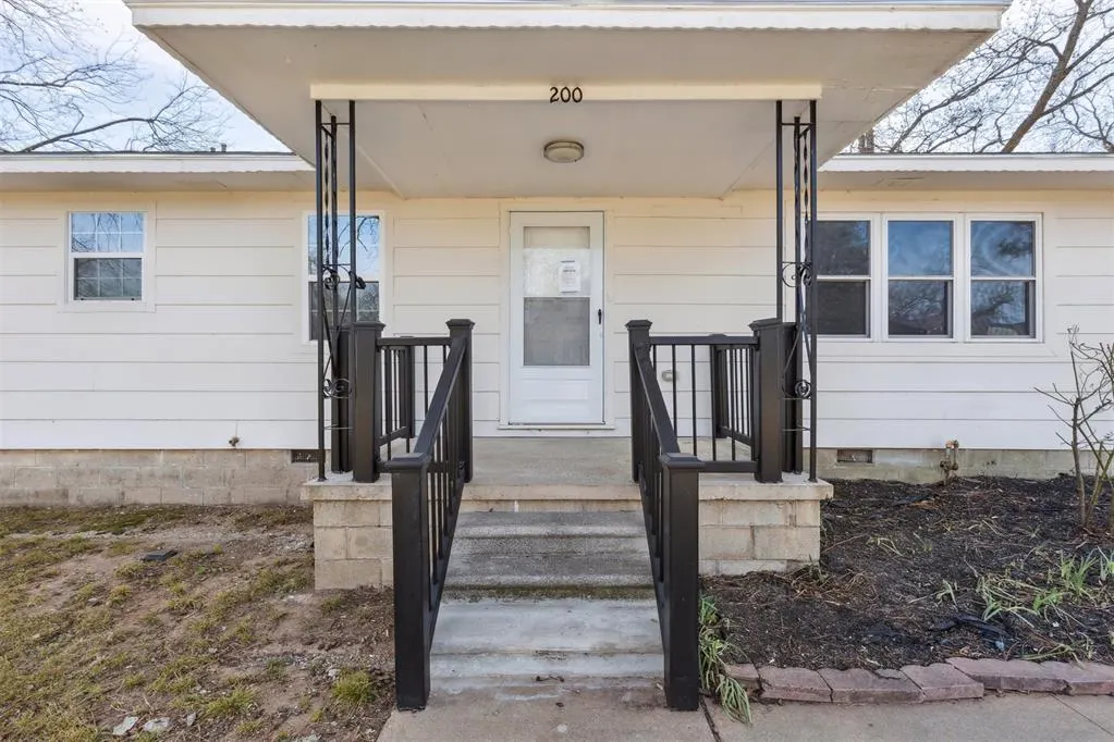 Photo 2 — 200 E Leslie Street, Pauls Valley, OK 73075