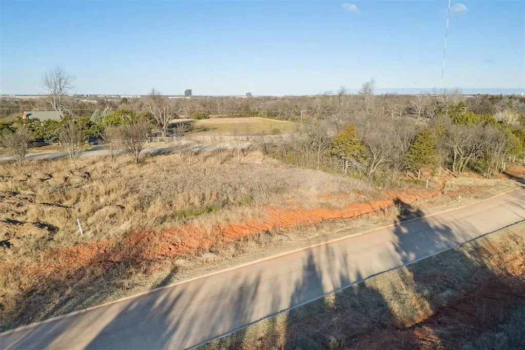 Photo 2 — 8201 Wilshire Park West Drive, Oklahoma City, OK 73111