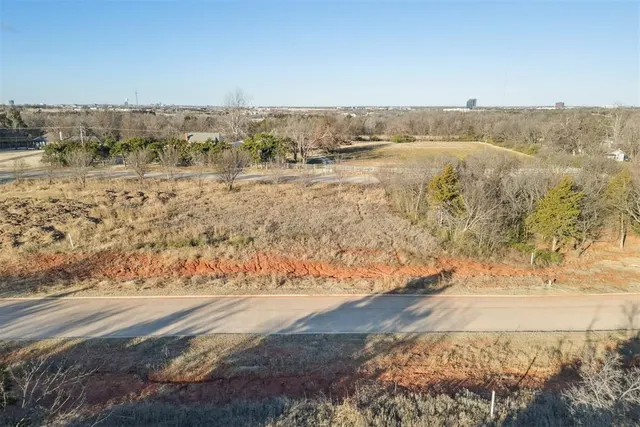 Photo 3 — 8201 Wilshire Park West Drive, Oklahoma City, OK 73111