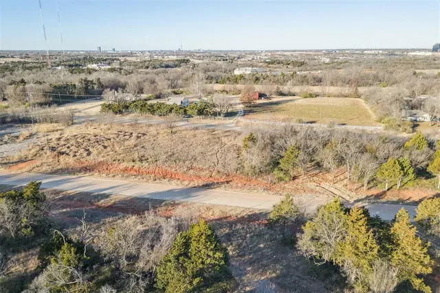 Photo 5 — 8201 Wilshire Park West Drive, Oklahoma City, OK 73111