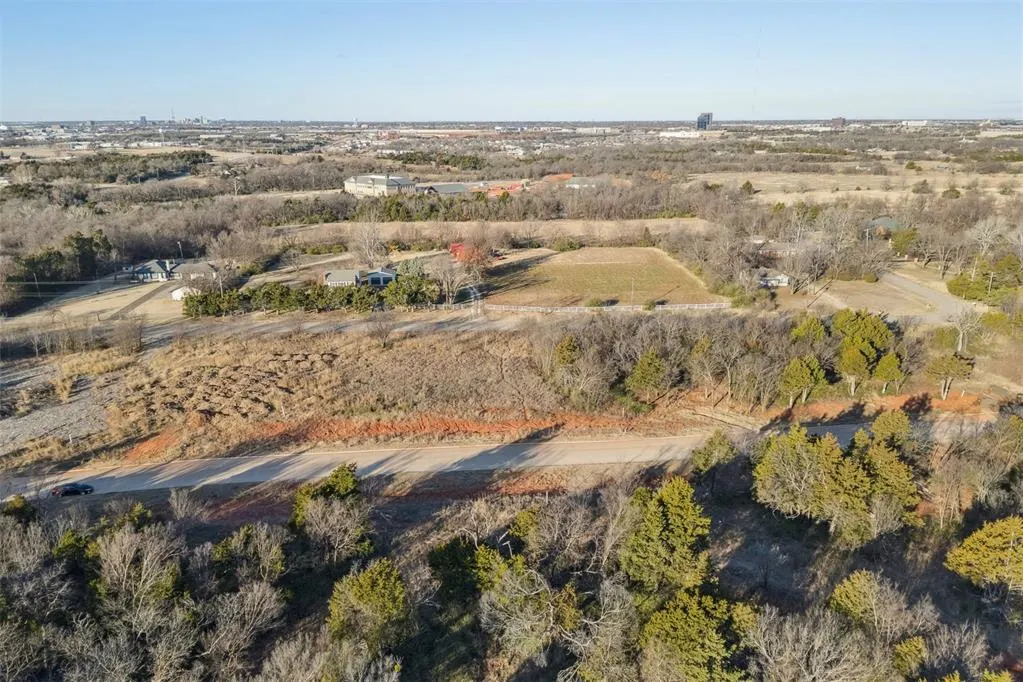 Photo 6 — 8201 Wilshire Park West Drive, Oklahoma City, OK 73111